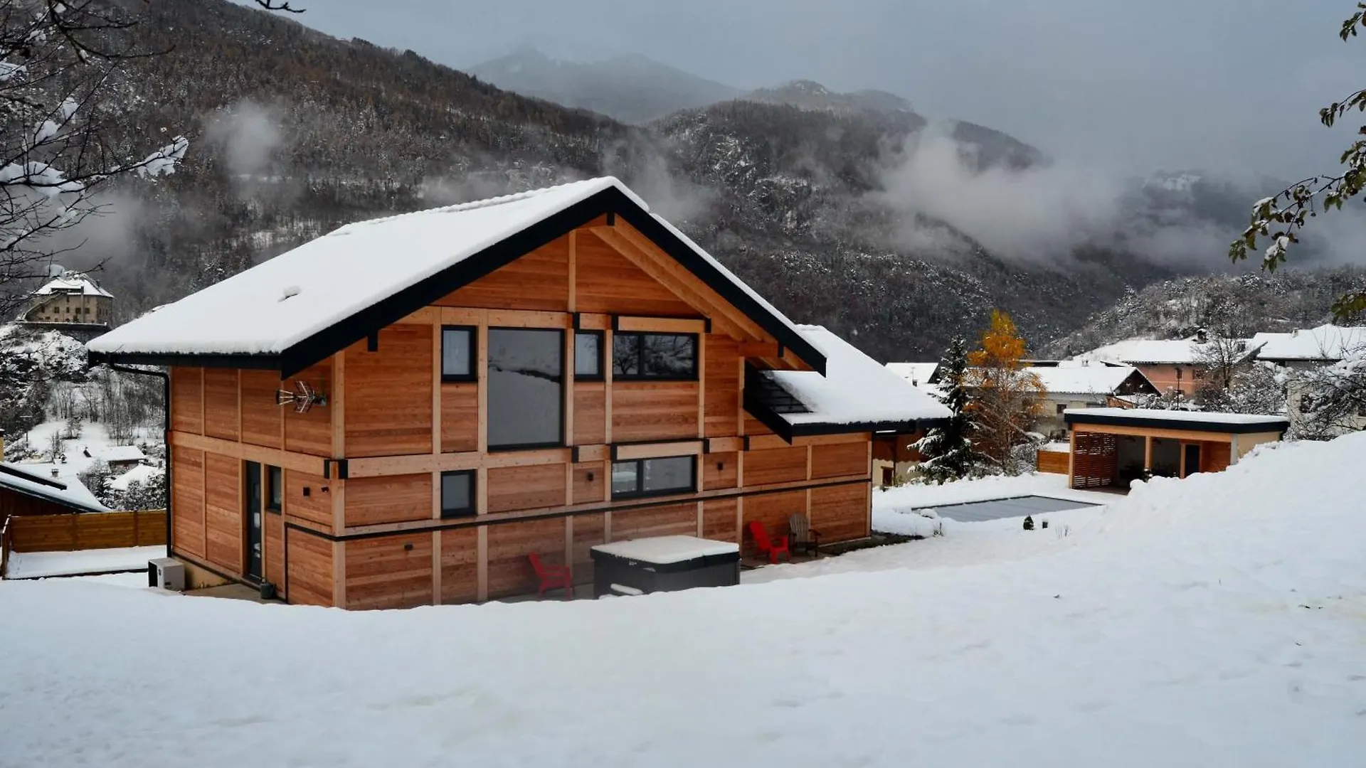Chalet Neuf, Jacuzzi, Piscine Mai-Sept, Petanque, Proche Paradiski La Plagne