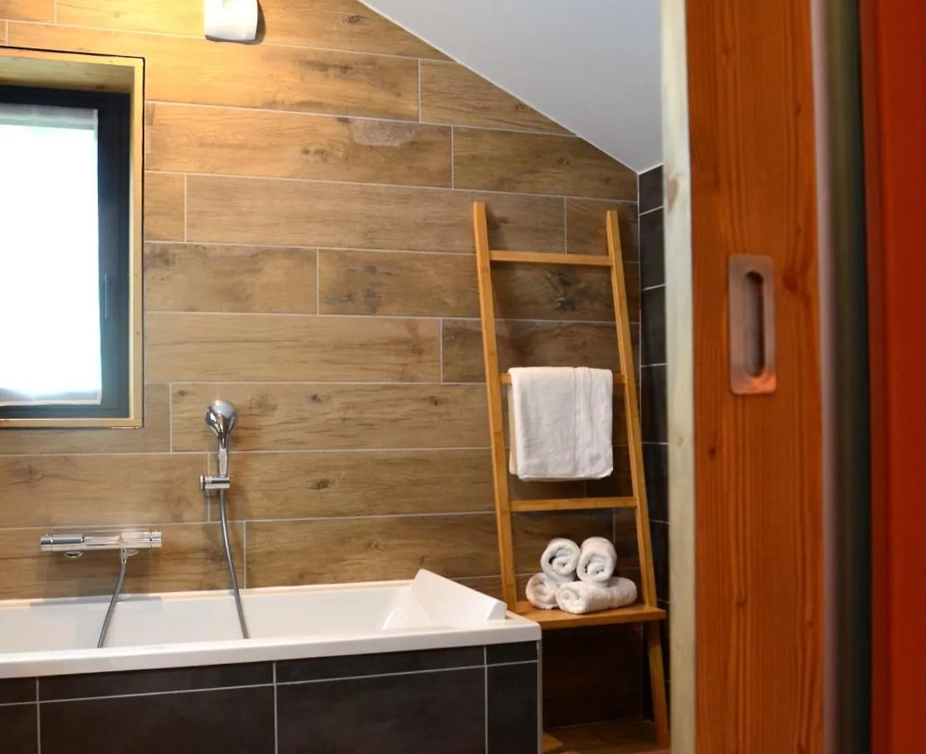 Chalet Neuf, Jacuzzi, Piscine Privee Mai-Sept, Petanque, Proche Paradiski La Plagne