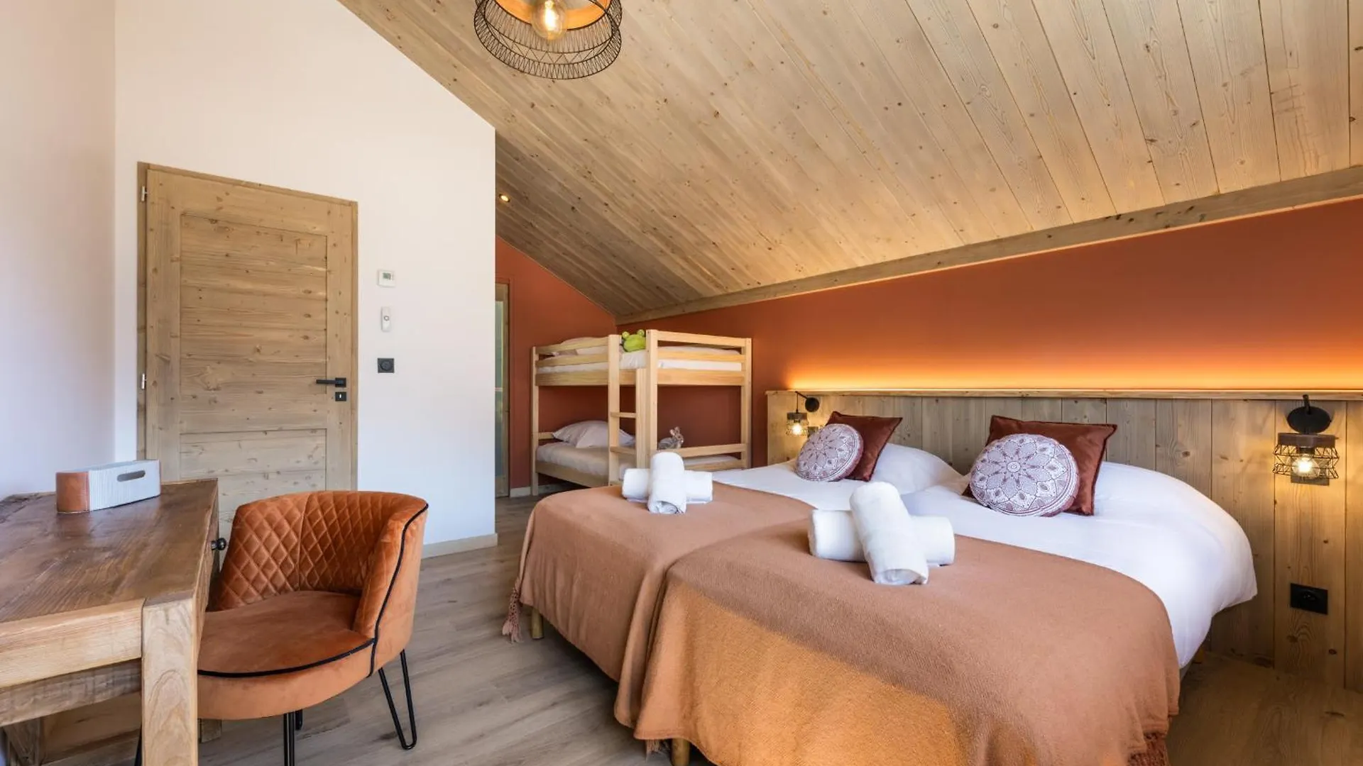 Chalet Neuf, Jacuzzi, Piscine Mai-Sept, Petanque, Proche Paradiski La Plagne