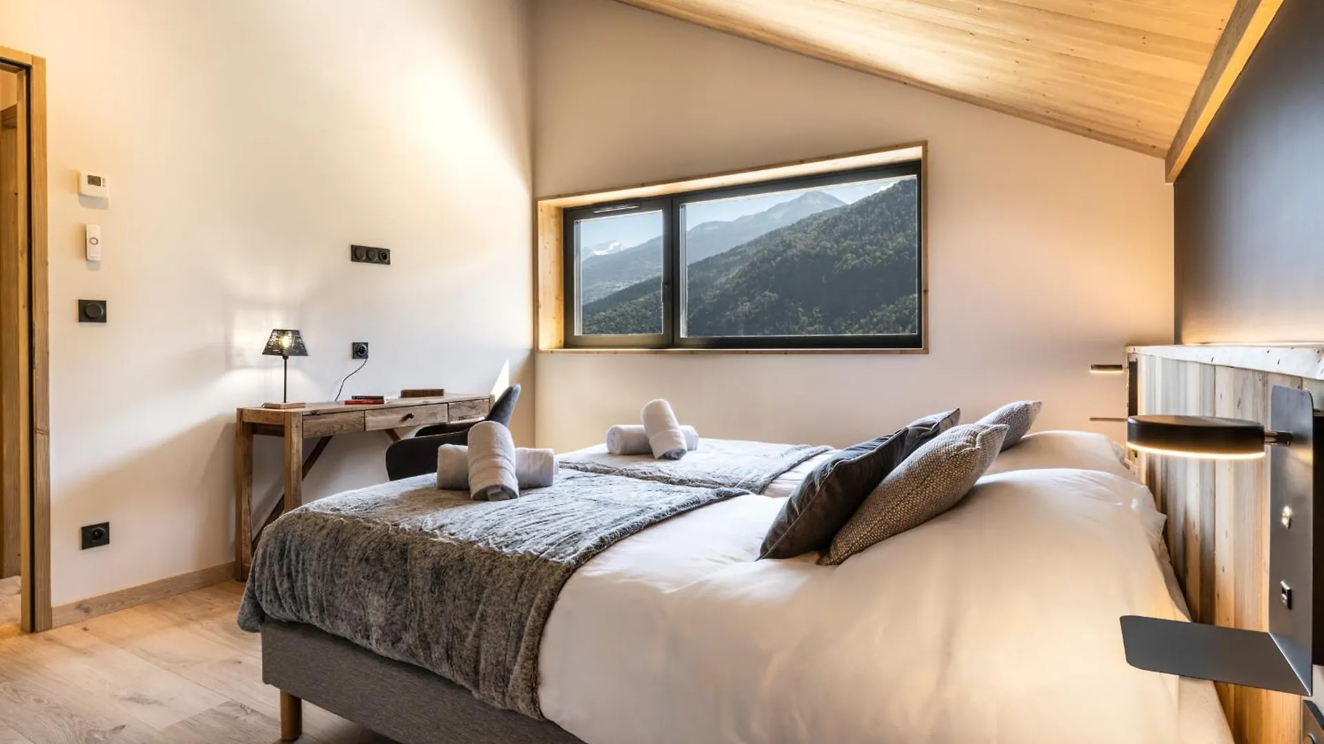 Chalet Neuf, Jacuzzi, Piscine Mai-Sept, Petanque, Proche Paradiski La Plagne