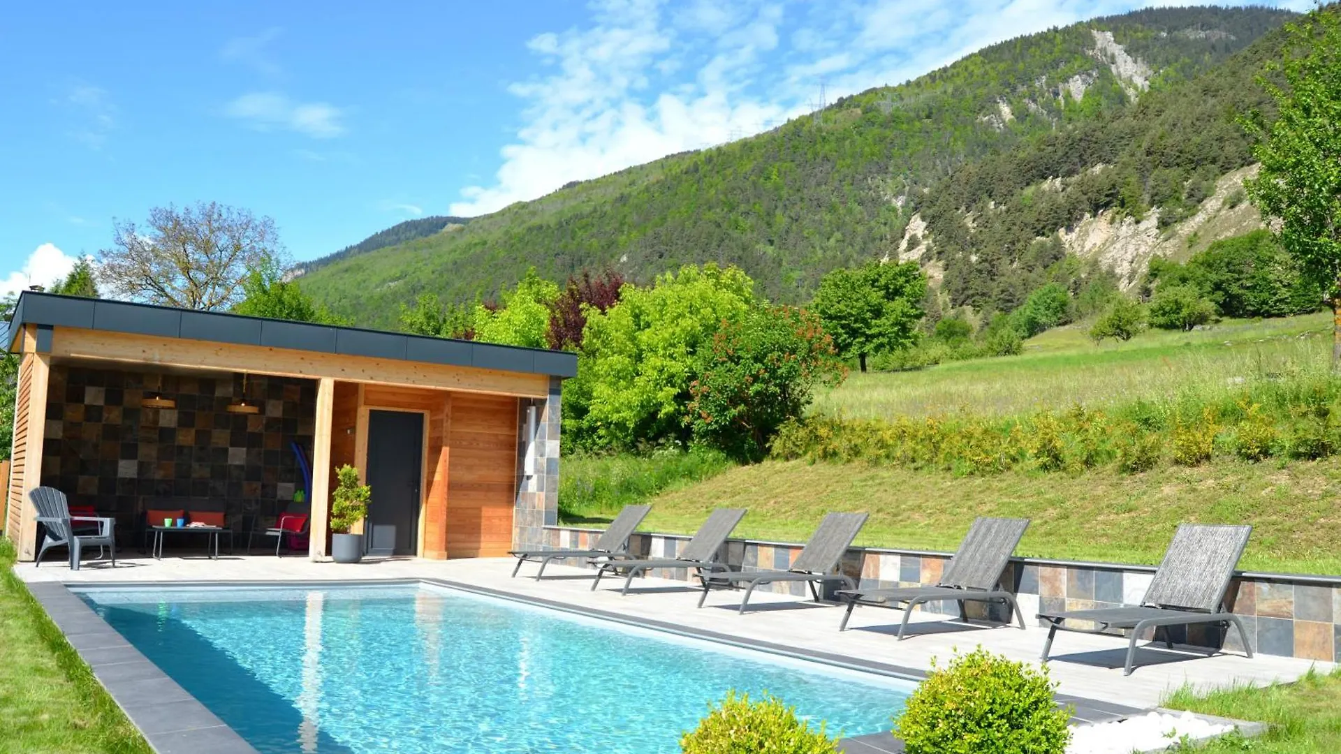 Chalet Neuf, Jacuzzi, Piscine Mai-Sept, Petanque, Proche Paradiski La Plagne