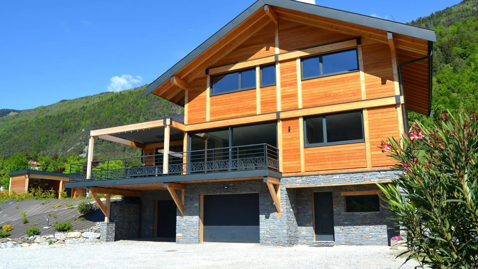 Chalet Neuf, Jacuzzi, Piscine Mai-Sept, Petanque, Proche Paradiski La Plagne France