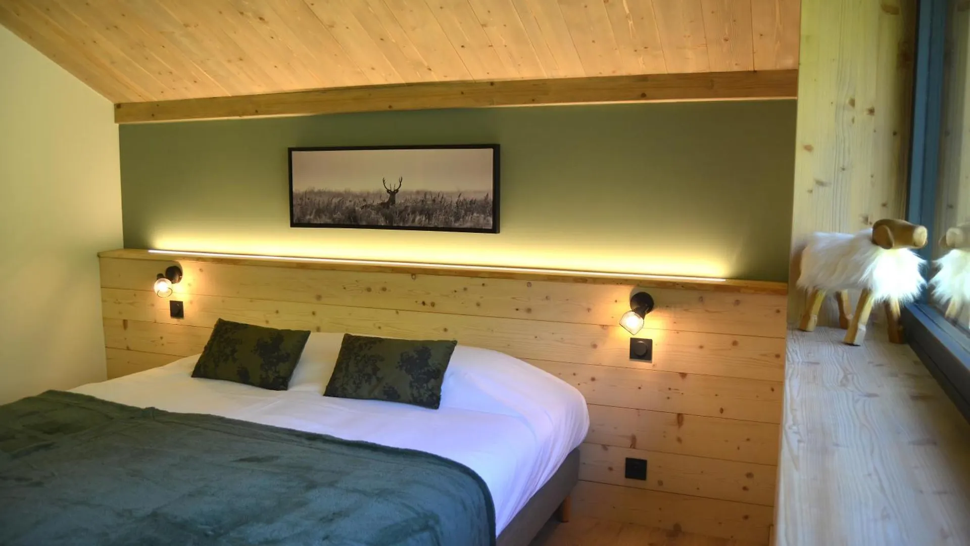 Chalet Neuf, Jacuzzi, Piscine Mai-Sept, Petanque, Proche Paradiski La Plagne 0*,  France