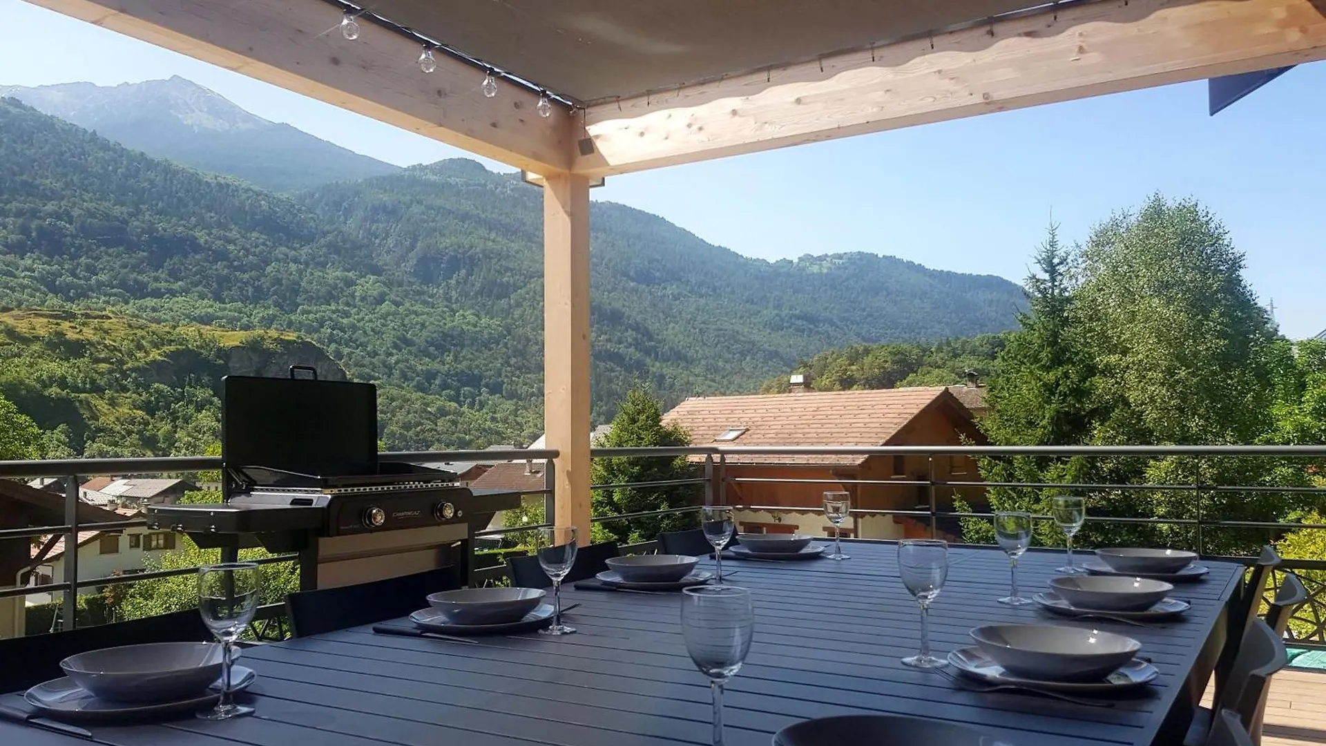 Chalet Neuf, Jacuzzi, Piscine Mai-Sept, Petanque, Proche Paradiski La Plagne