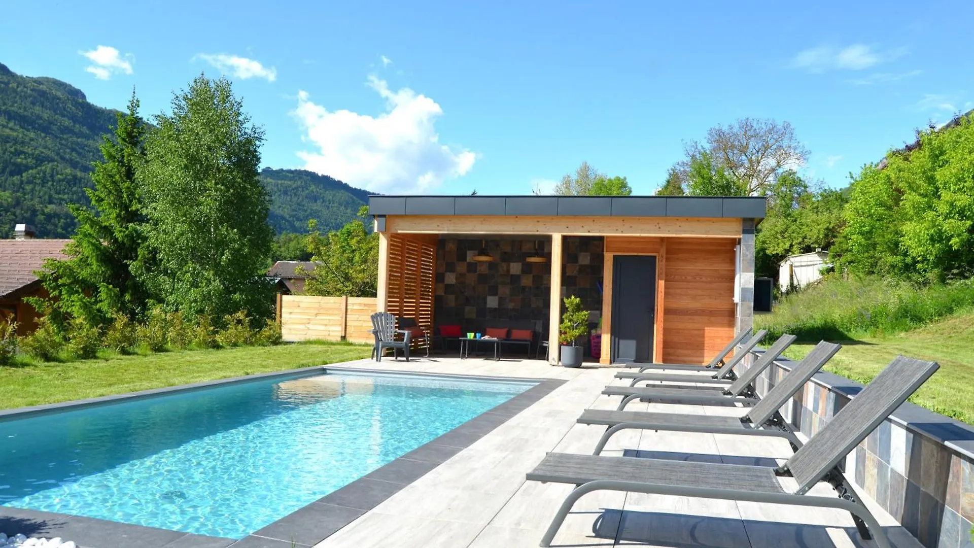 Chalet Neuf, Jacuzzi, Piscine Mai-Sept, Petanque, Proche Paradiski La Plagne France