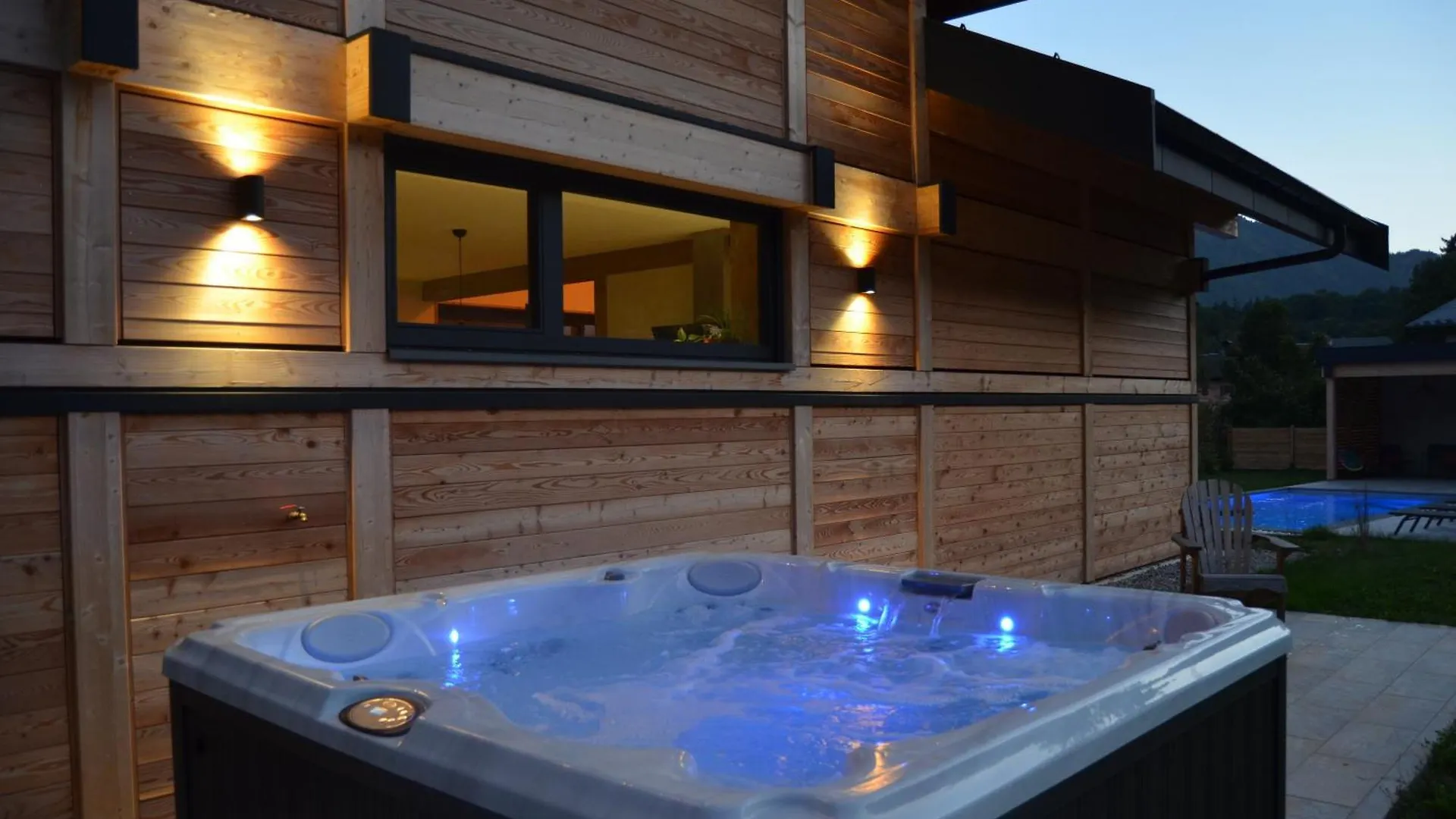 Chalet Neuf, Jacuzzi, Piscine Mai-Sept, Petanque, Proche Paradiski La Plagne